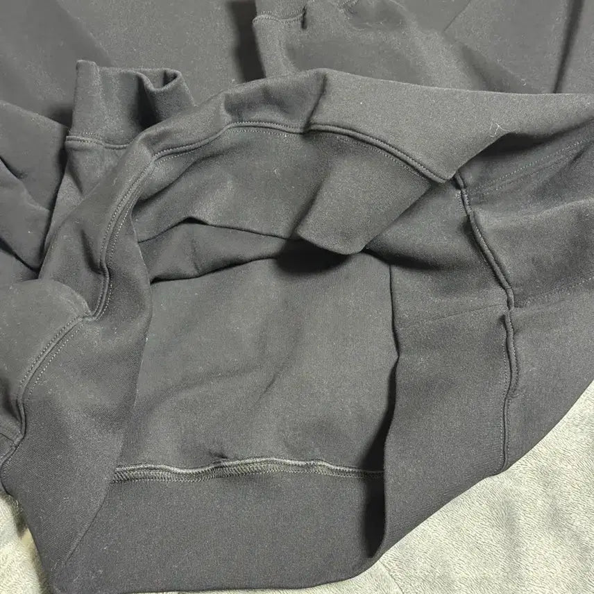[BUNJANG] Herish Black Sweatshirt / 헤리쉬 블랙 검정 맨투맨 스웨트셔츠