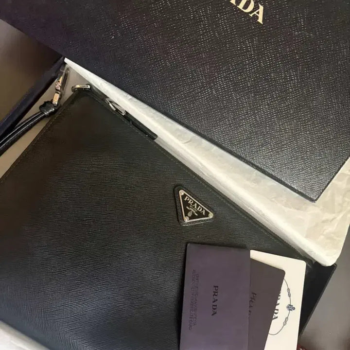[BUNJANG] Prada Saffiano Triangle Logo Clutch / 프라다 사피아노 삼각로고 클러치