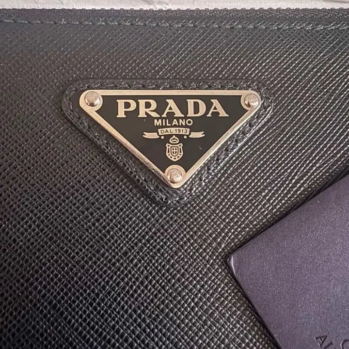 [BUNJANG] Prada Saffiano Triangle Logo Clutch / 프라다 사피아노 삼각로고 클러치