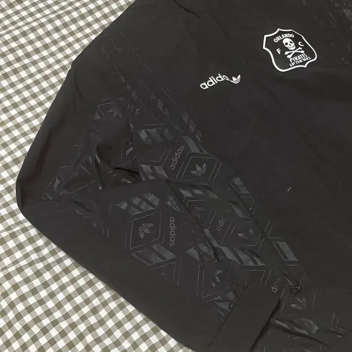 [BUNJANG] Adidas Vintage Windbreaker Black Jacket / 아디다스 빈티지 윈드브레이커 블랙자켓