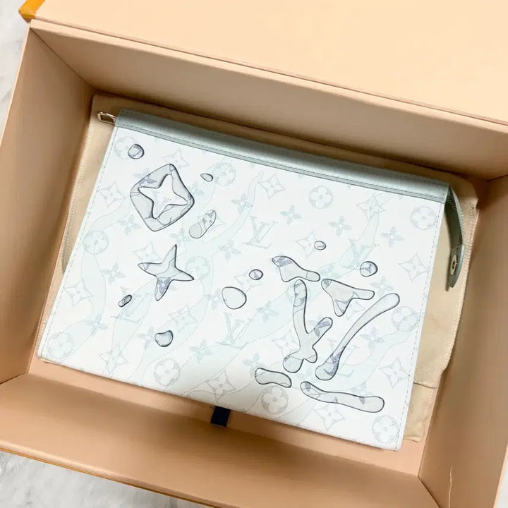 [BUNJANG] Louis Vuitton Monogram Aqua Garden Pochette Voyage Clutch Limited Edition / [정품] 루이비통 모노그램 아쿠아가든 포쉐트보야주 클러치 한정판