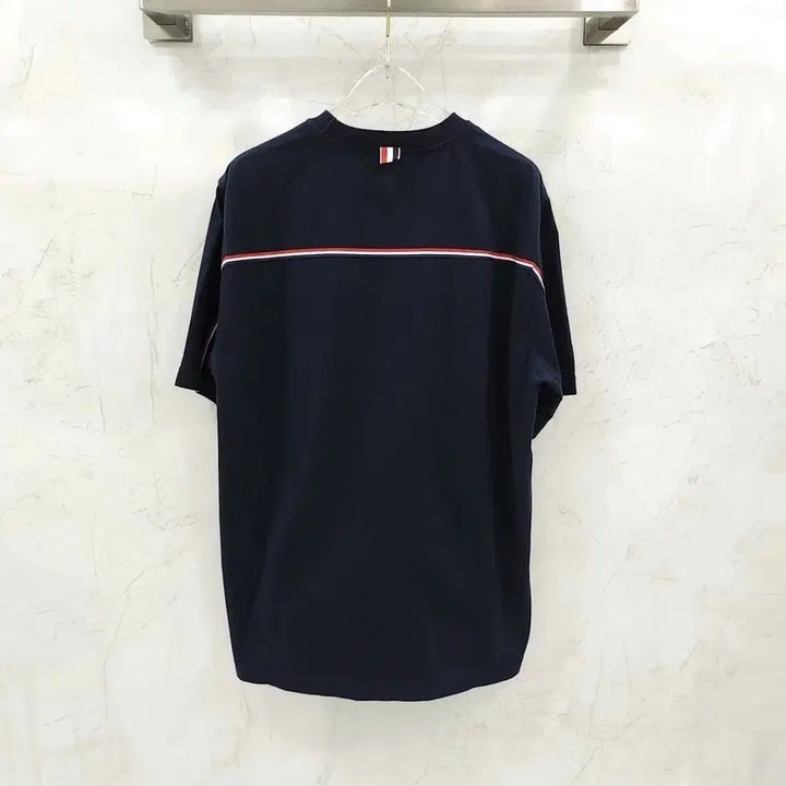 [BUNJANG] 4 / 톰브라운 네이비 백 삼선 코튼 반팔 티셔츠 MJS288A / 4 / 톰브라운 네이비 백 삼선 코튼 반팔 티셔츠 MJS288A