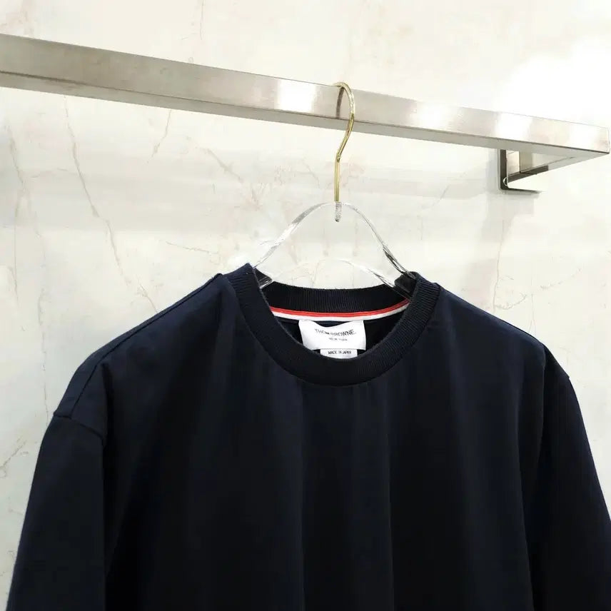 [BUNJANG] 4 / 톰브라운 네이비 백 삼선 코튼 반팔 티셔츠 MJS288A / 4 / 톰브라운 네이비 백 삼선 코튼 반팔 티셔츠 MJS288A