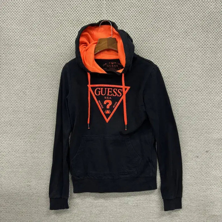 [SOLD OUT] 게스 캐주얼 빅형광로고 후드티 XS A04789