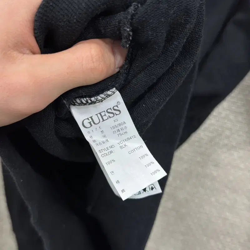 [SOLD OUT] 게스 캐주얼 빅형광로고 후드티 XS A04789