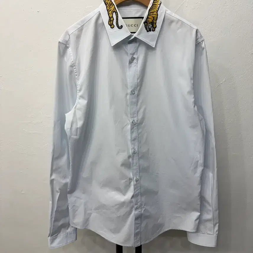 [SOLD OUT] 정품) 구찌 타이거 자수 라이트블루 셔츠 39(M)