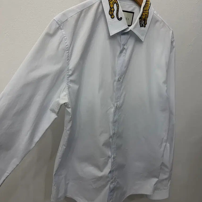 [SOLD OUT] 정품) 구찌 타이거 자수 라이트블루 셔츠 39(M)