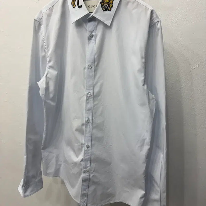 [SOLD OUT] 정품) 구찌 타이거 자수 라이트블루 셔츠 39(M)