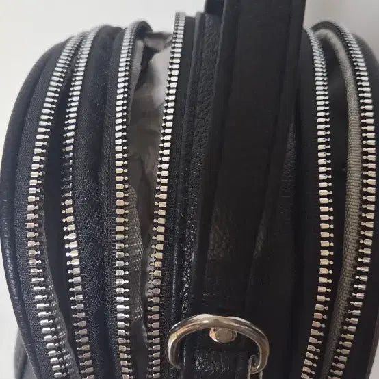 [BUNJANG] Unbranded Mini Crossbody Bag / 동글이 미니가방((새상품))