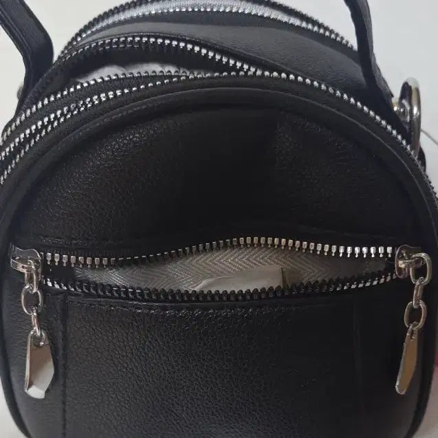 [BUNJANG] Unbranded Mini Crossbody Bag / 동글이 미니가방((새상품))