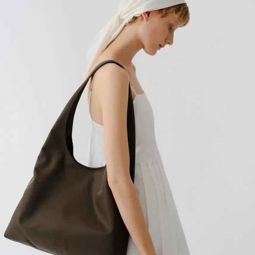 [BUNJANG] Lo Seoul Nylon Hobo Bag / 로서울 애니 호보 백 나일론