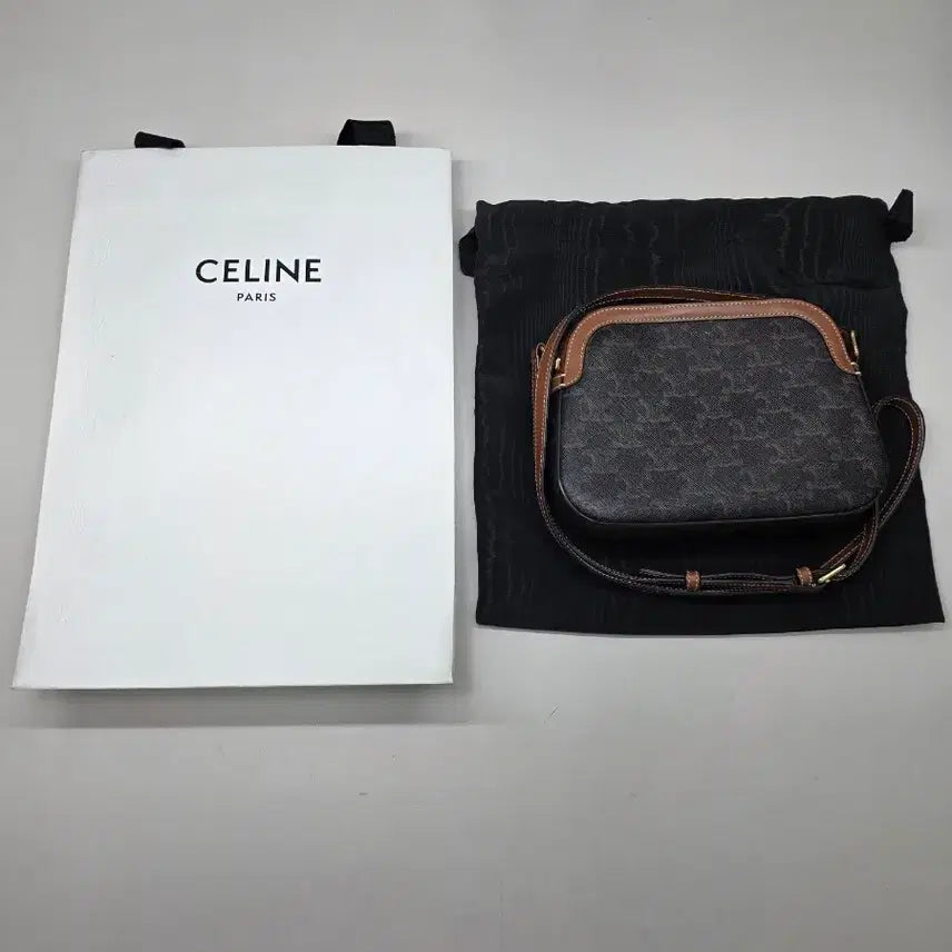 [BUNJANG] Celine Triomphe Camera Bag Crossbody / 셀린느 트리오페 카메라백 크로스