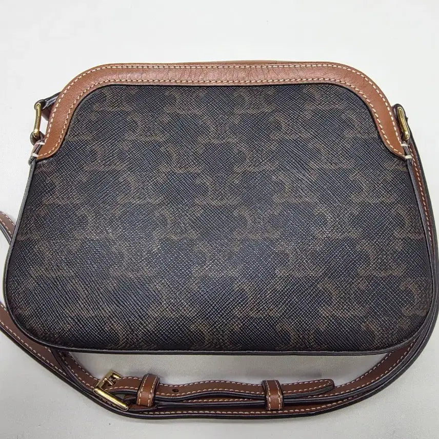 [BUNJANG] Celine Triomphe Camera Bag Crossbody / 셀린느 트리오페 카메라백 크로스
