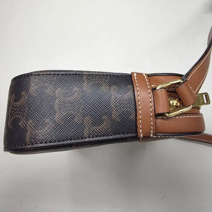 [BUNJANG] Celine Triomphe Camera Bag Crossbody / 셀린느 트리오페 카메라백 크로스