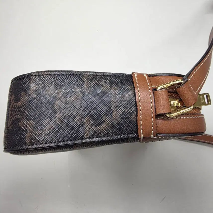 [BUNJANG] Celine Triomphe Camera Bag Crossbody / 셀린느 트리오페 카메라백 크로스