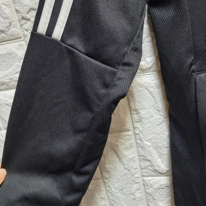 [BUNJANG] Adidas Three Stripes Black Track Top (Size 90) / 미사용)아디다스 삼선 블랙 트랙탑 90