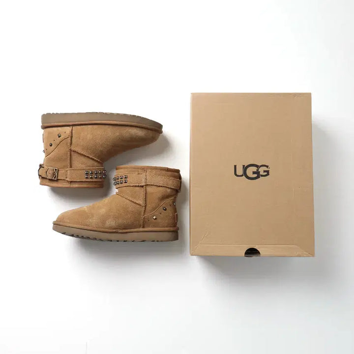[BUNJANG] UGG Studded Short Boots / UGG Stud Short Boots