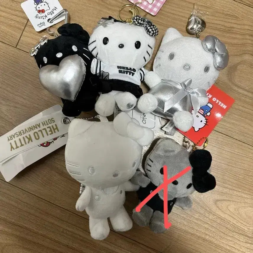[BUNJANG] Hello Kitty 50th Anniversary Plush Keyring / 헬로키티 50주년 인형 키링