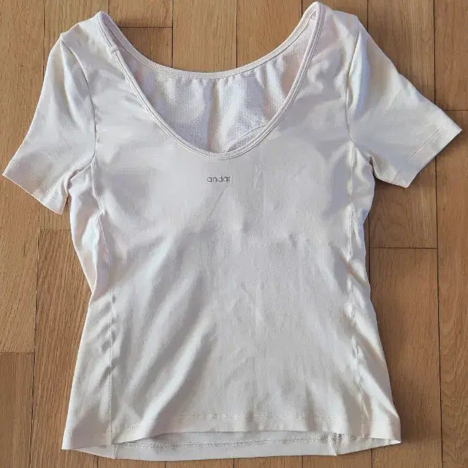 [BUNJANG] Andar U-Neck Short Sleeve T-shirt / 안다르 유넥 반팔티