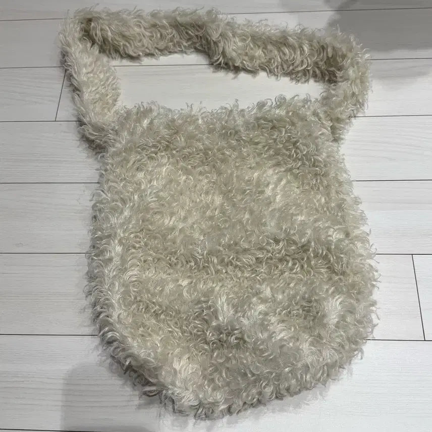 [BUNJANG] Seongsu NewNew Faux Fur Shoulder Bag / 성수 뉴뉴 퍼 가방 털가방