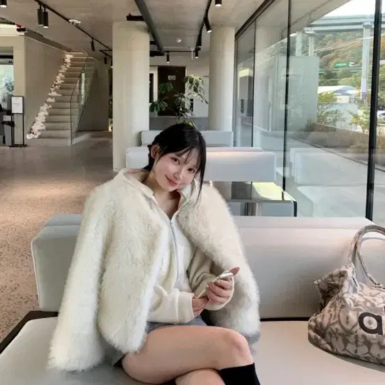[BUNJANG] Le Sserafim Blanc Fur Jacket / 레예마켓 Blanc fur jacket 퍼자켓(마지막 가격내림)