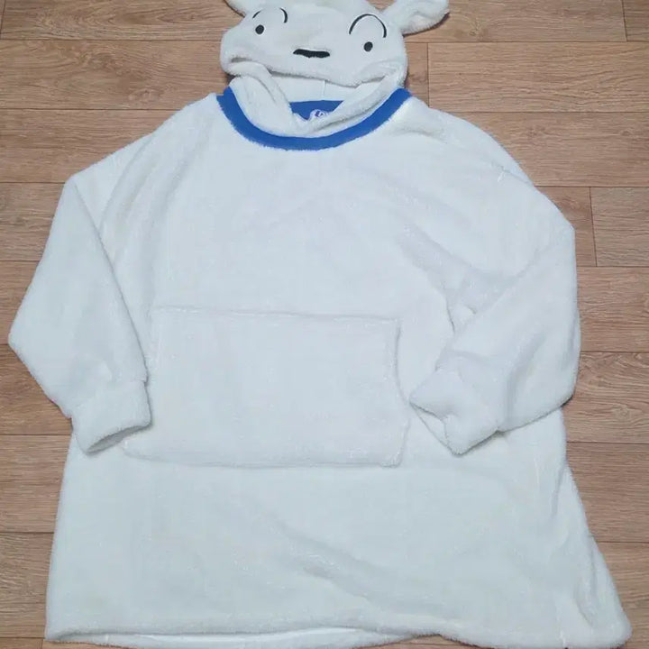 [BUNJANG] Ddancomma White Dog Big Hooded Blanket / 댄꼼마 짱구 흰둥이 빅후드 티셔츠 담요