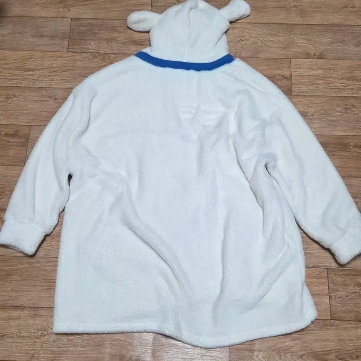 [BUNJANG] Ddancomma White Dog Big Hooded Blanket / 댄꼼마 짱구 흰둥이 빅후드 티셔츠 담요