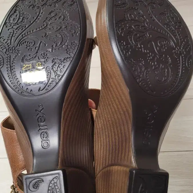 [BUNJANG] Aetrex Leather Sandals (235mm, 7cm Heel) / Aetrex 에트렉스 해외직구 가죽샌들 수입 새제품 235mm 굽7cm