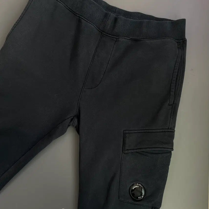 [BUNJANG] CP Company Diagonal Lens Fleece Jogger Pants / [M] CP컴퍼니 다이애그널 렌즈 플리스 조거 팬츠