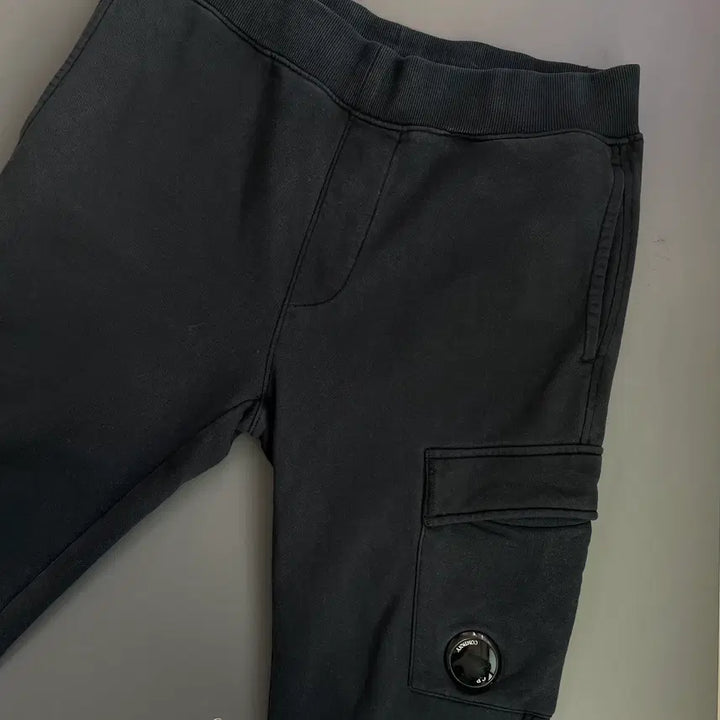 [BUNJANG] CP Company Diagonal Lens Fleece Jogger Pants / [M] CP컴퍼니 다이애그널 렌즈 플리스 조거 팬츠