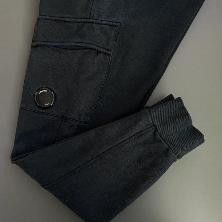 [BUNJANG] CP Company Diagonal Lens Fleece Jogger Pants / [M] CP컴퍼니 다이애그널 렌즈 플리스 조거 팬츠