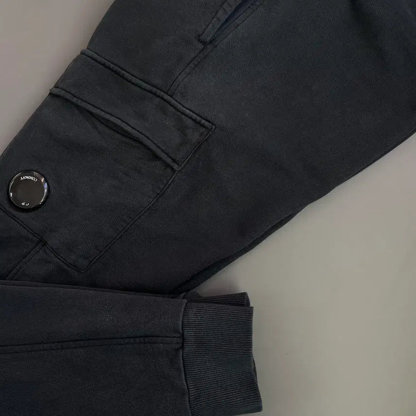 [BUNJANG] CP Company Diagonal Lens Fleece Jogger Pants / [M] CP컴퍼니 다이애그널 렌즈 플리스 조거 팬츠