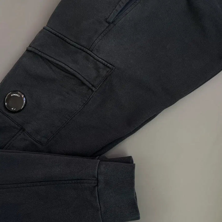 [BUNJANG] CP Company Diagonal Lens Fleece Jogger Pants / [M] CP컴퍼니 다이애그널 렌즈 플리스 조거 팬츠