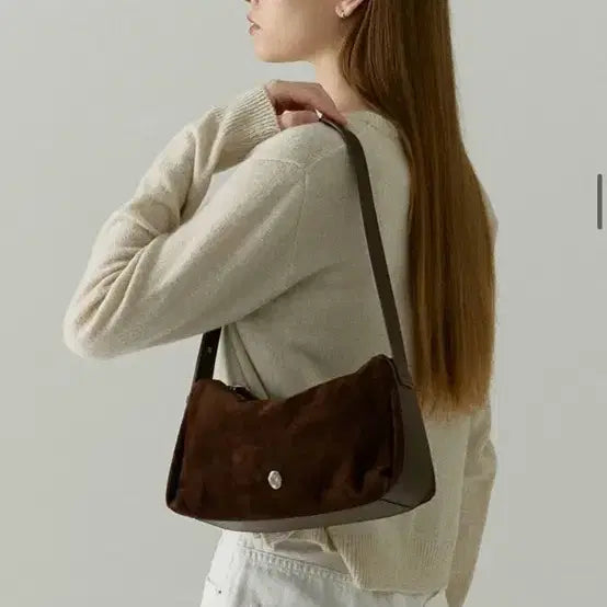 [BUNJANG] OSTKAKA Soft Shoulder Mini Suede Brown Bag / 오스트카카 소프트숄더 미니스웨이드 브라운 / 오스트카카가방 / 스웨이드가