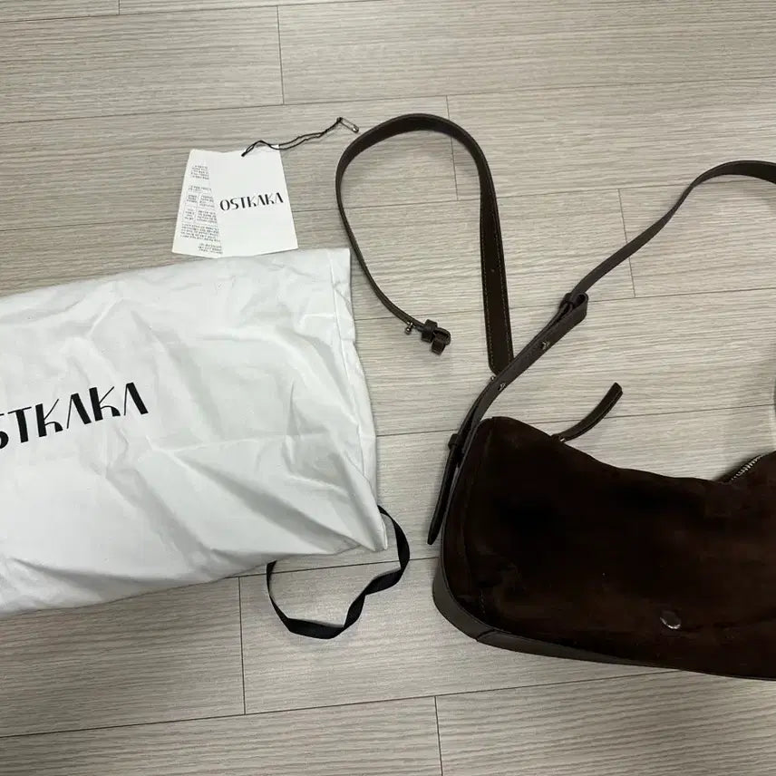 [BUNJANG] OSTKAKA Soft Shoulder Mini Suede Brown Bag / 오스트카카 소프트숄더 미니스웨이드 브라운 / 오스트카카가방 / 스웨이드가
