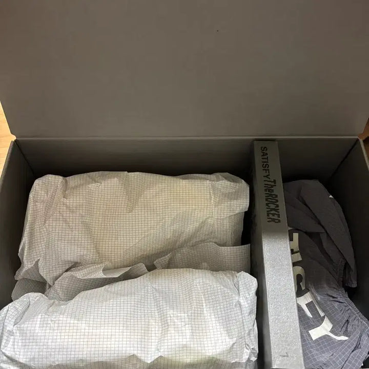 [BUNJANG] Satisfy The Rocker Antique White Sneakers / Satisfy The Rocker USM 7.5 (255)