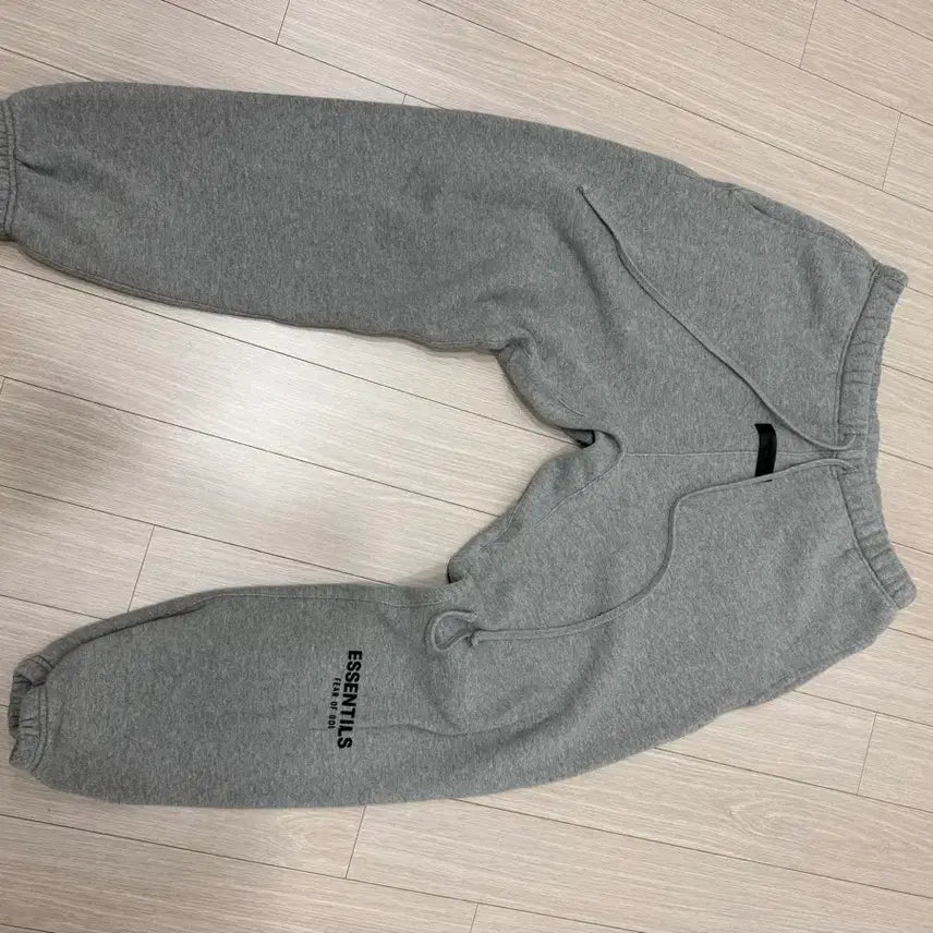 [BUNJANG] Essentials The Core Sweatpants Dark Oatmeal / (M size) 에센셜 더 코어 스웨트팬츠 다크 오트밀 팝니다
