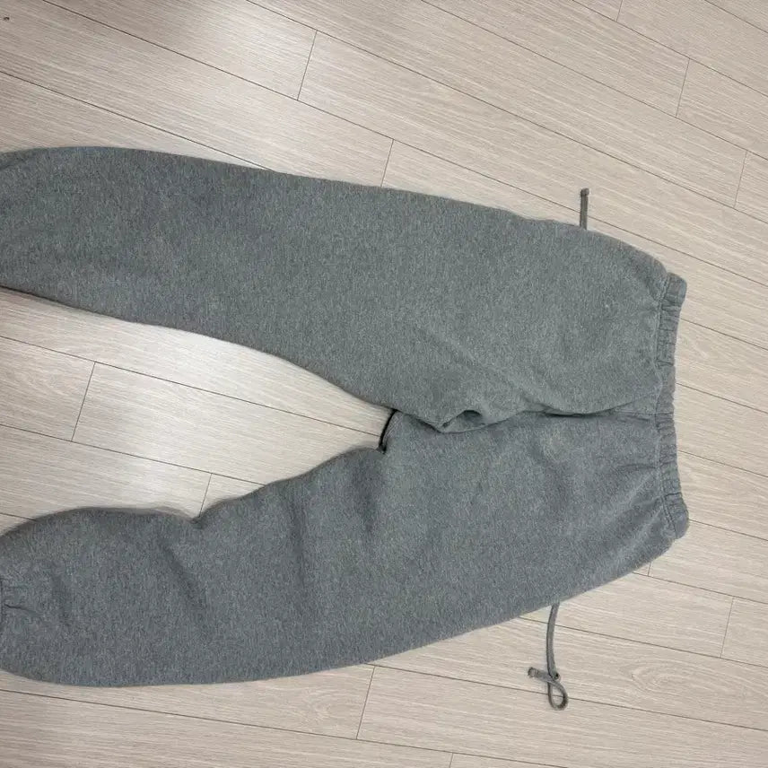 [BUNJANG] Essentials The Core Sweatpants Dark Oatmeal / (M size) 에센셜 더 코어 스웨트팬츠 다크 오트밀 팝니다