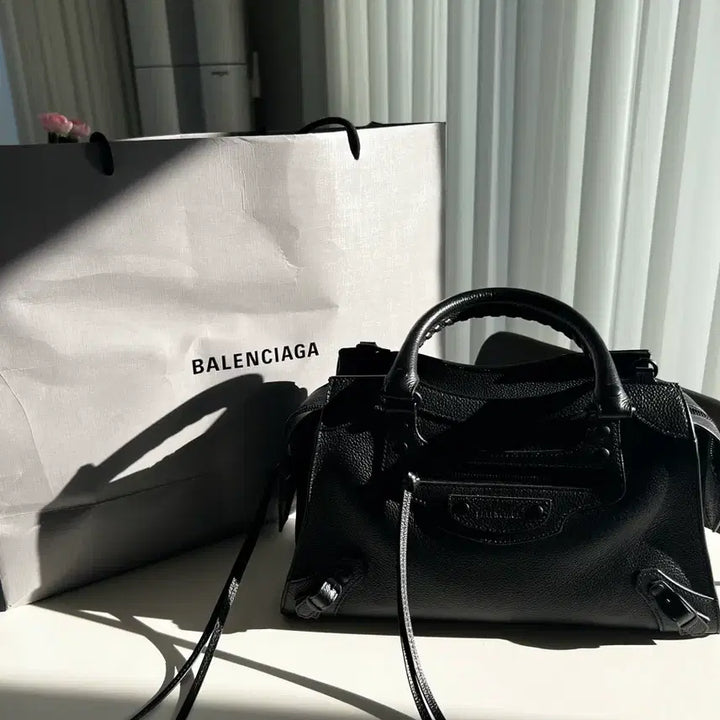[BUNJANG] Balenciaga Neo Classic Small Black Handbag / 발렌시아가 네오 클래식 스몰 블랙