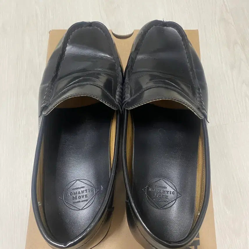 [BUNJANG] Romanticmove Penny Loafer 255 / 로맨틱무브 유팁 페니로퍼 255