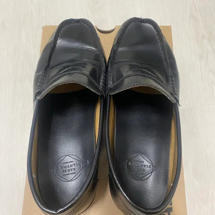 [BUNJANG] Romanticmove Penny Loafer 255 / 로맨틱무브 유팁 페니로퍼 255