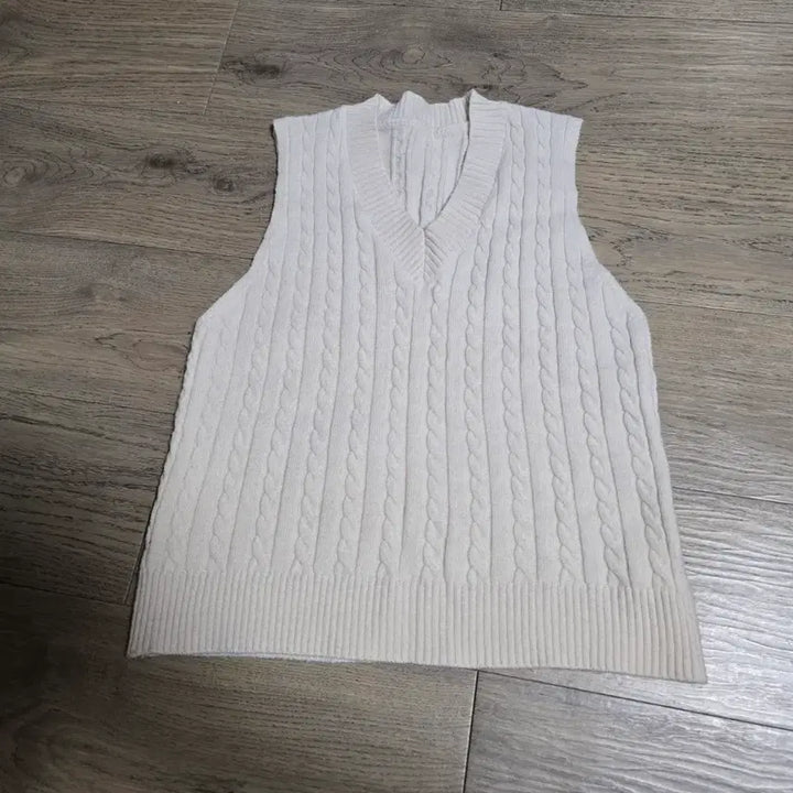 [BUNJANG] Ivory Cable Knit Vest / 아이보리 꽈배기 니트 조끼ㅡ프리