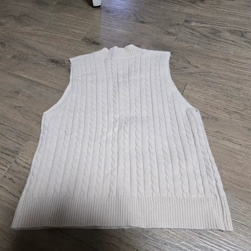 [BUNJANG] Ivory Cable Knit Vest / 아이보리 꽈배기 니트 조끼ㅡ프리