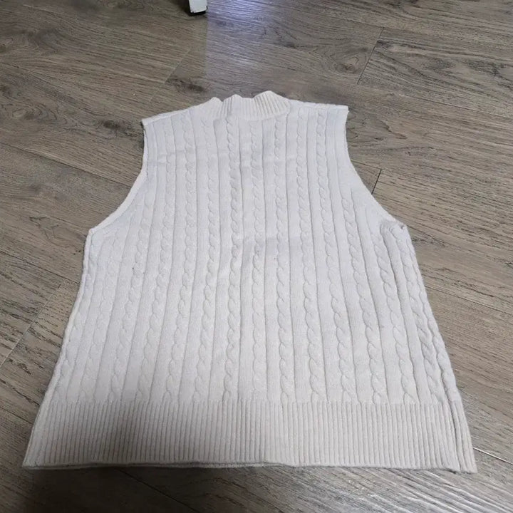 [BUNJANG] Ivory Cable Knit Vest / 아이보리 꽈배기 니트 조끼ㅡ프리