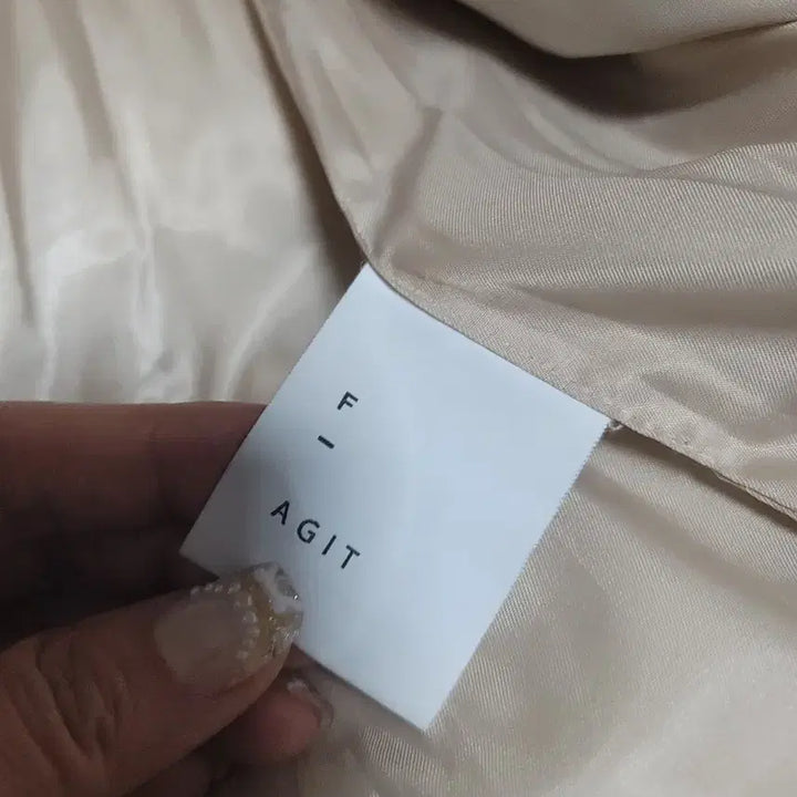 [BUNJANG] AGIT Faux Leather Padded Vest Beige / AGIT 페이크 레더 패딩 힙한 오버사이즈 조끼 베이지
