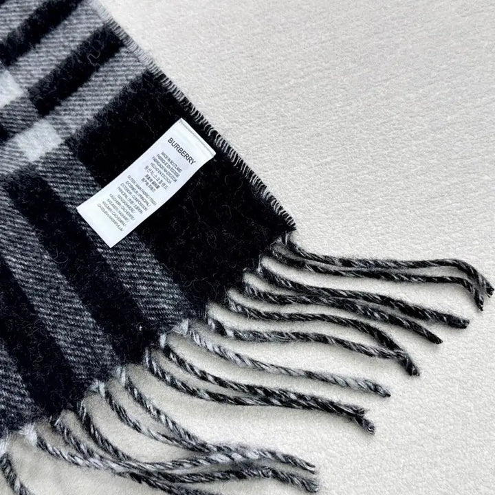 [BUNJANG] Burberry Logo Print Muffler Black/White / 버버리 로고 프린트 머플러 블랙/화이트