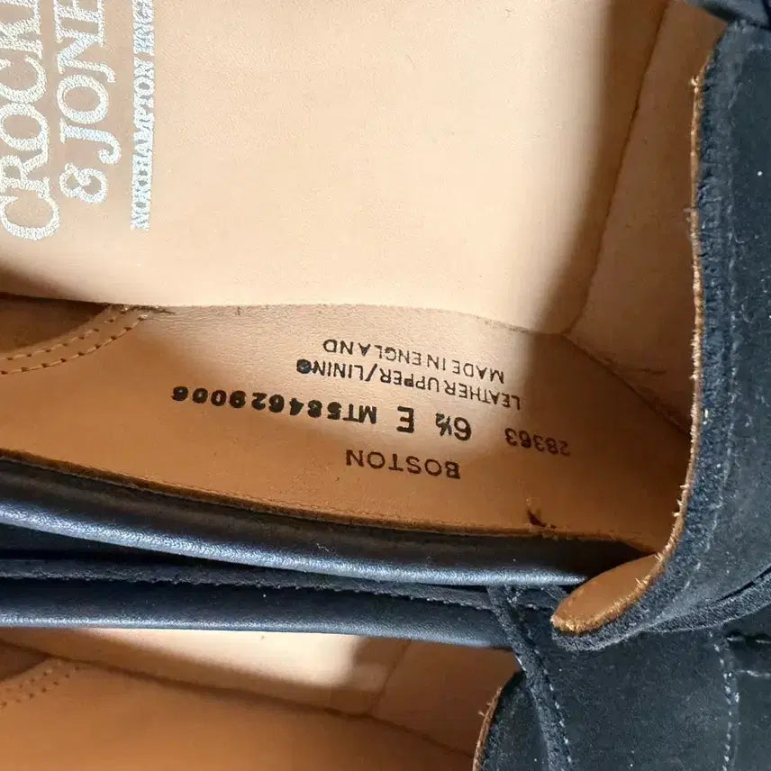 [SOLD OUT] 새상품) 크로켓 앤 존스 보스턴 블랙 스웨이드 로퍼 6.5UK