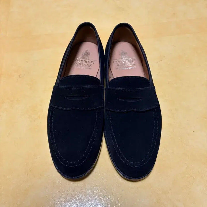[SOLD OUT] 새상품) 크로켓 앤 존스 보스턴 블랙 스웨이드 로퍼 6.5UK