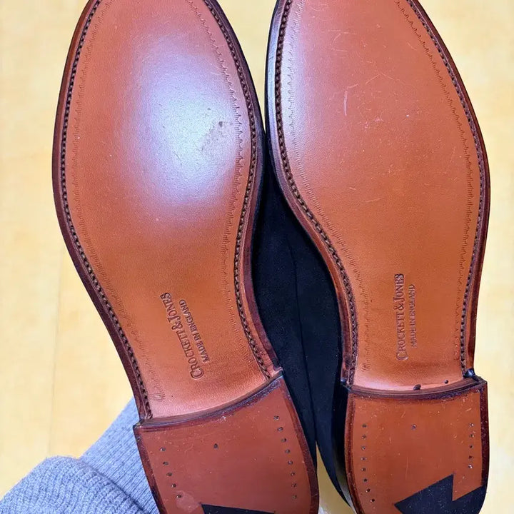 [SOLD OUT] 새상품) 크로켓 앤 존스 보스턴 블랙 스웨이드 로퍼 6.5UK