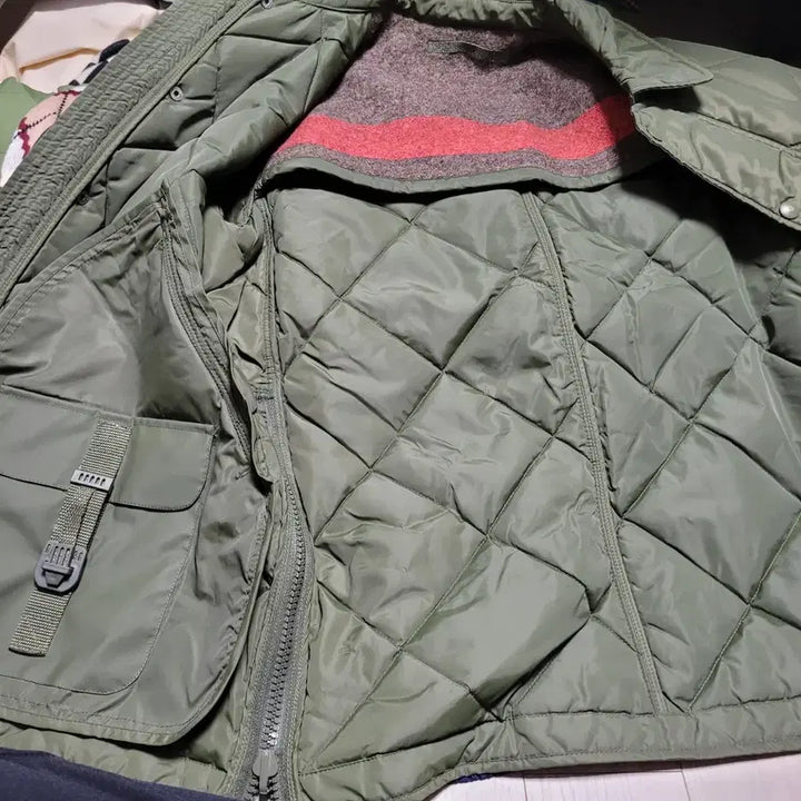 [BUNJANG] SWISS CHRISS Khaki Diamond Quilted Jacket / SWISS CHRISS 카키색 다이아 퀼팅 자켓